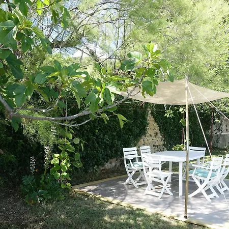 La Roseraie Des Cotes - Piscine Apartman